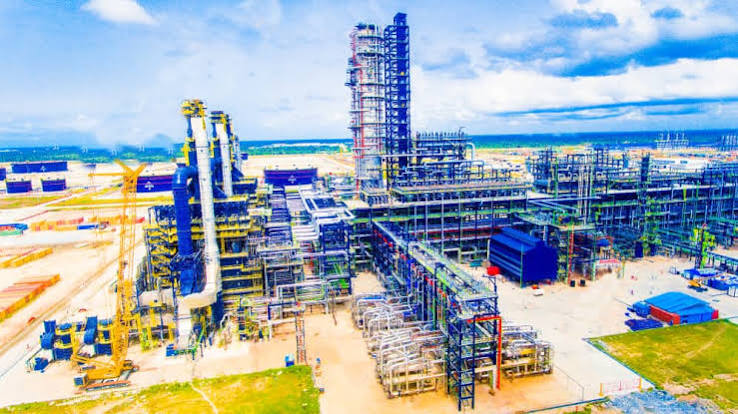 Dangote Refinery Resumes Petrol Sales in Naira, Raises Ex-Depot Price to N1,215 Per Litre